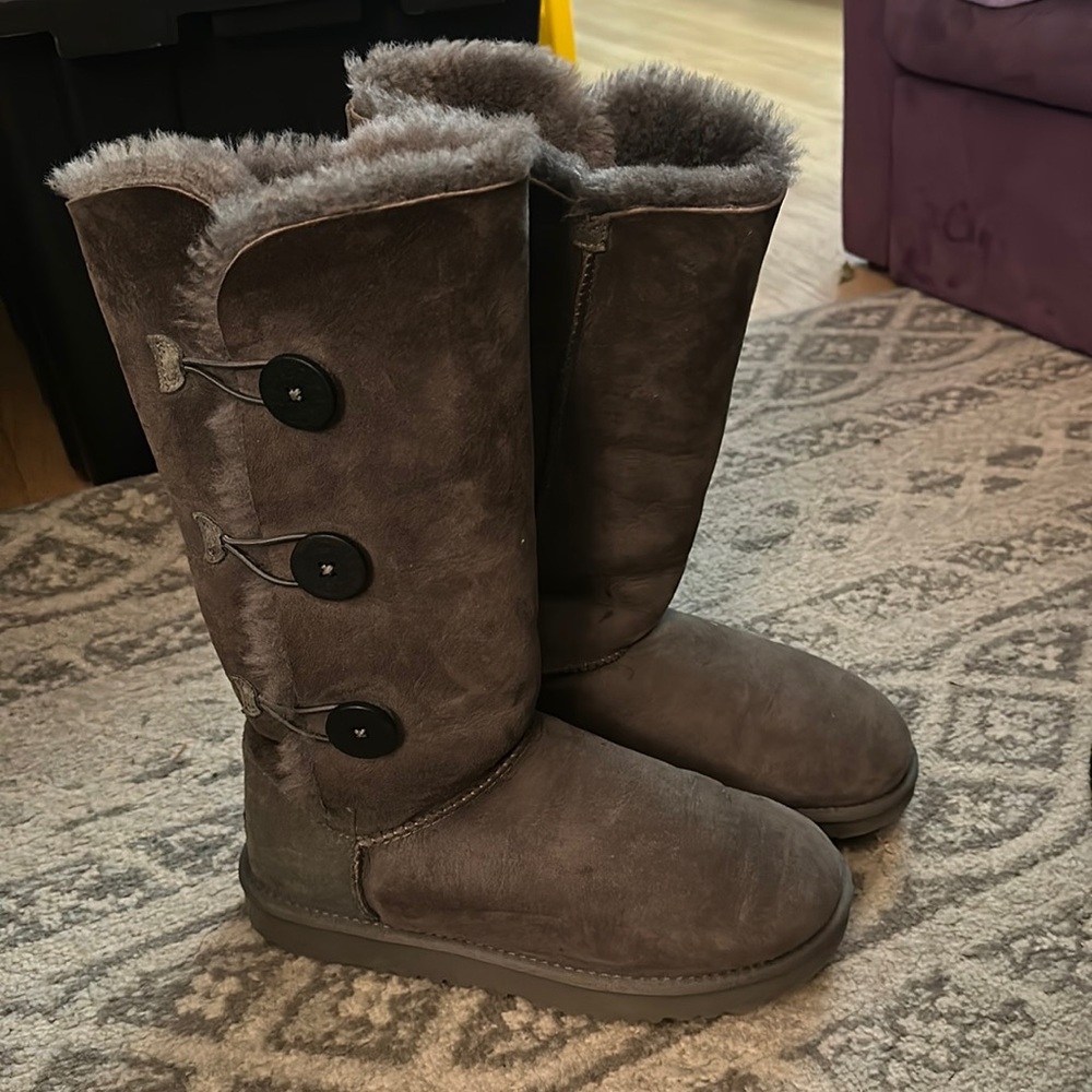 Ugg 3 button Bailey Trio boot. DONATED